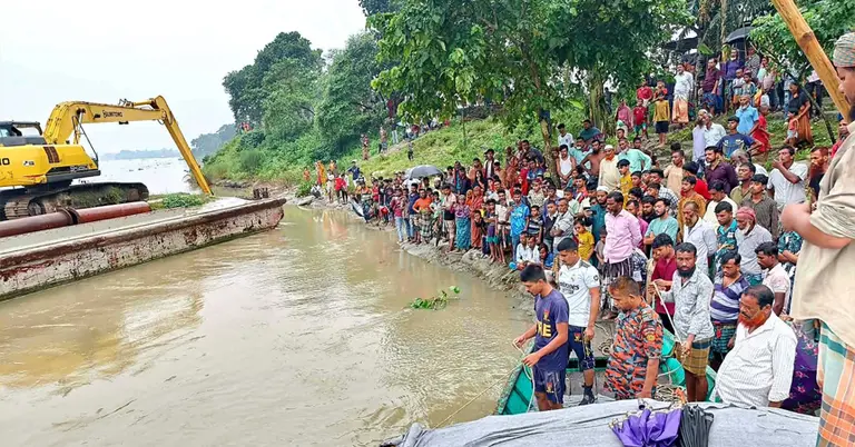 উদ্ধার অভিযানে ডুবুরি দল